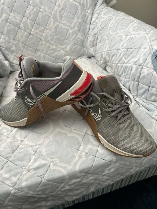 Shoes - Nike sports shoes (size 9)